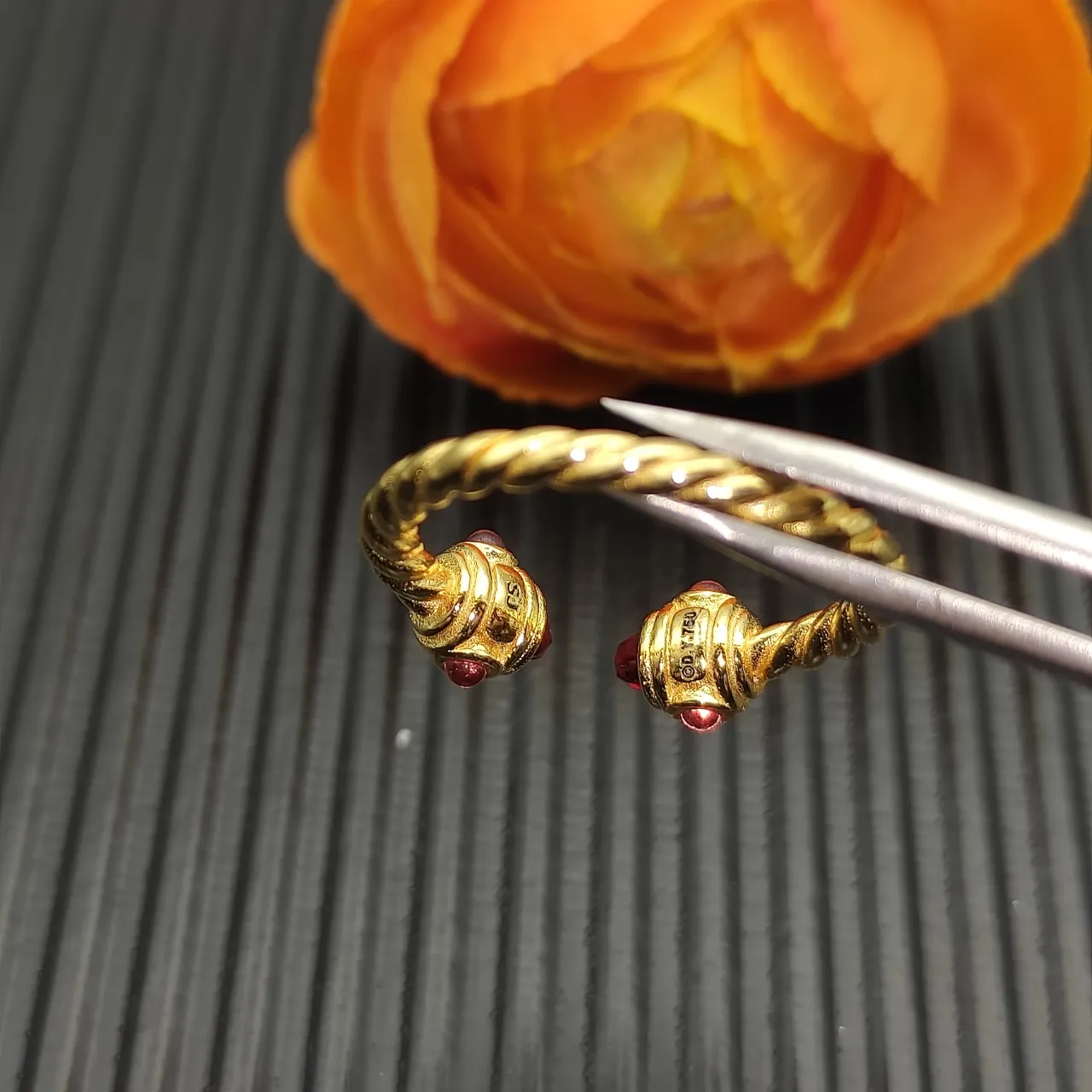 David Yurman Cable Classics anel de ouro vermelho com faixa torcida aberta nas extremidades 6