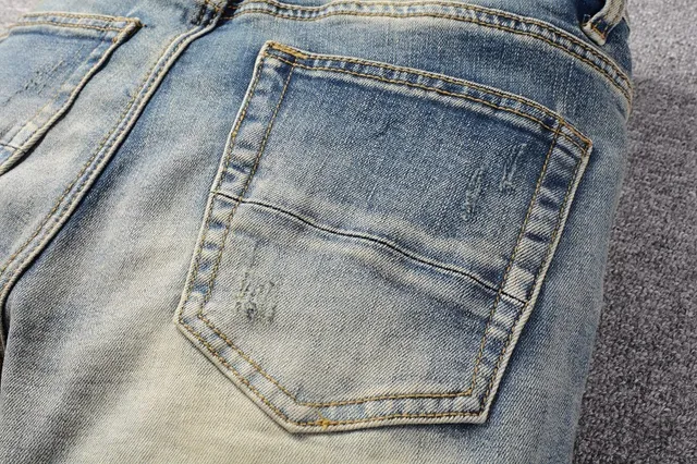 Jeans déchirés patchwork brodés bleu lavé clair 5