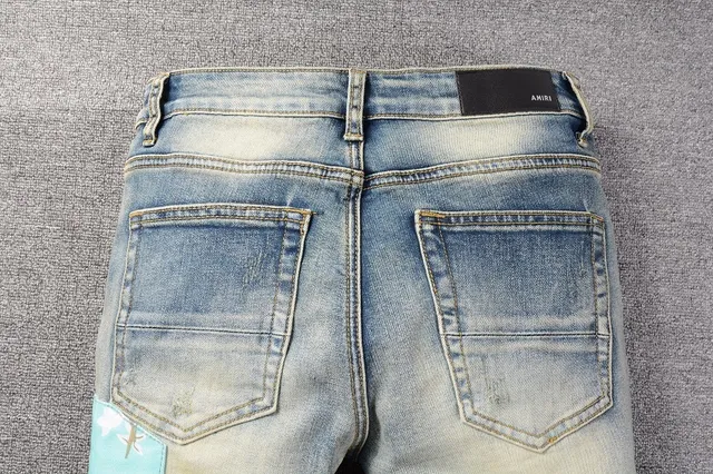 Jeans déchirés patchwork brodés bleu lavé clair 7