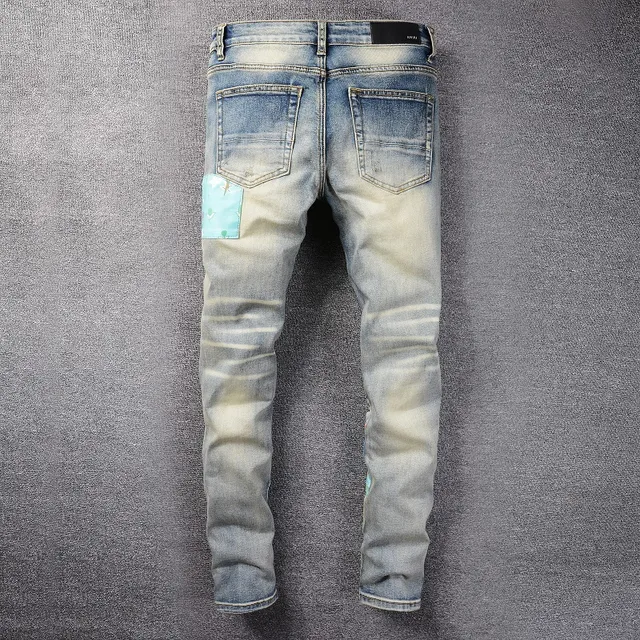Jeans déchirés patchwork brodés bleu lavé clair 10