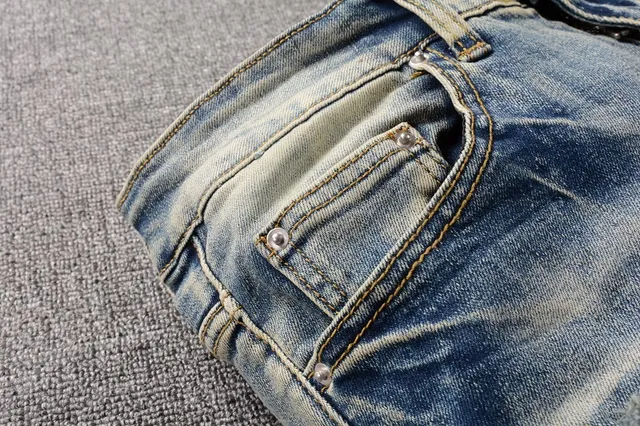 Jeans déchirés patchwork brodés bleu lavé clair 11