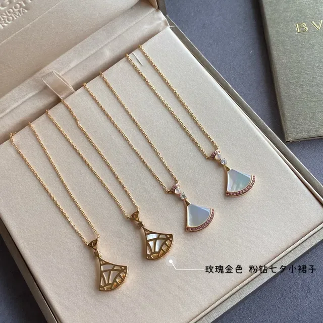 Divas’ Dream Fan-Shaped Mother-of-Pearl and Pink Gemstone Necklace 2