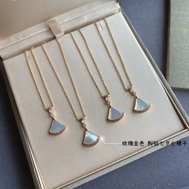 Divas’ Dream Fan-Shaped Mother-of-Pearl and Pink Gemstone Necklace 4