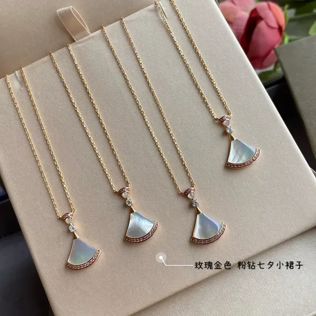 Divas’ Dream Fan-Shaped Mother-of-Pearl and Pink Gemstone Necklace 9