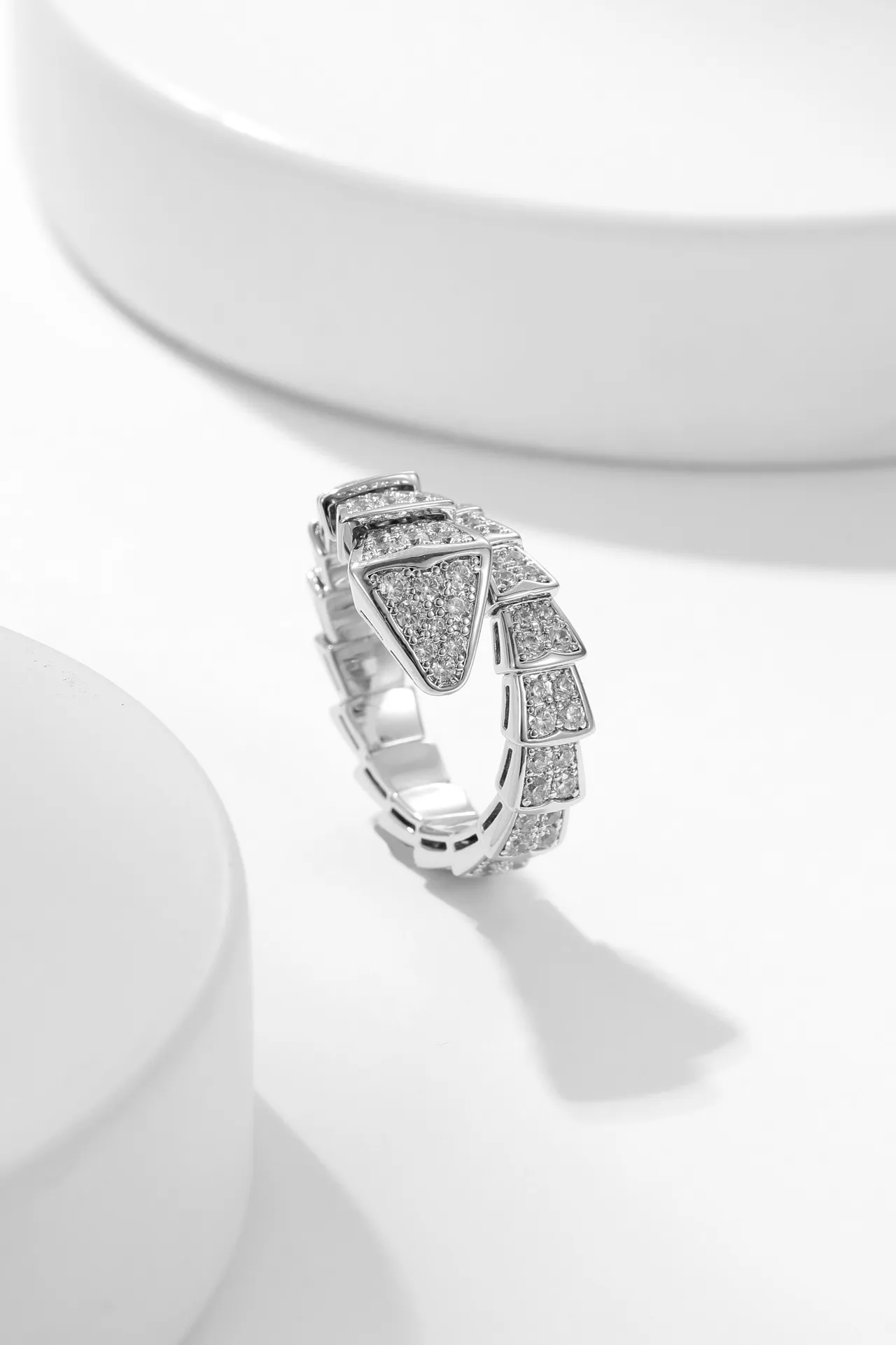 Boucles d'oreilles sculpturales pavé géométriques à double ton 5