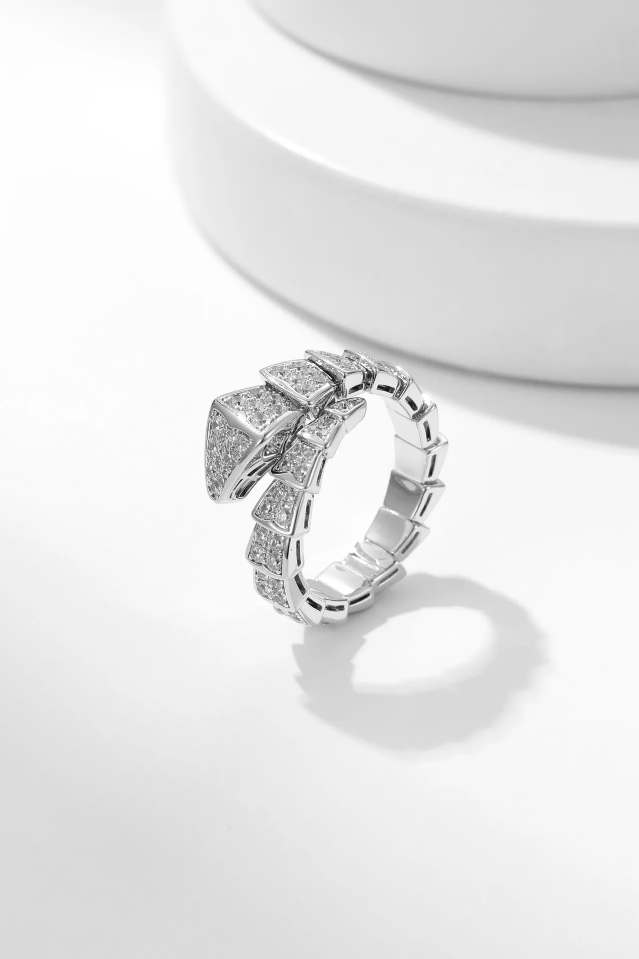 Boucles d'oreilles sculpturales pavé géométriques à double ton 7
