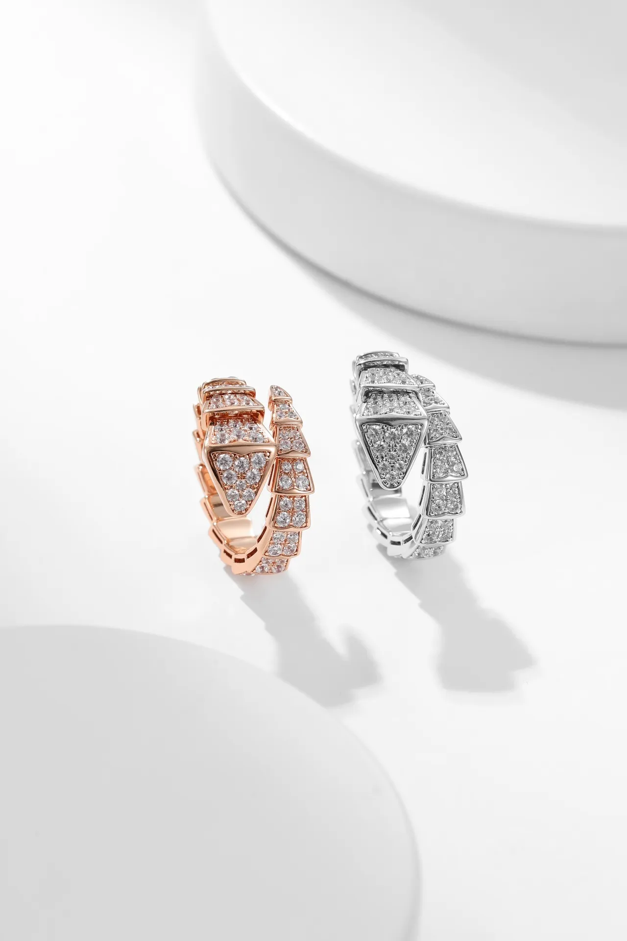 Boucles d'oreilles sculpturales pavé géométriques à double ton 8