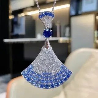 ফ্যান-শেপড গ্র্যাডিয়েন্ট ব্লু স্যাফায়ার & পাভে ডায়মন্ড পেন্ডেন্ট নেকলেস