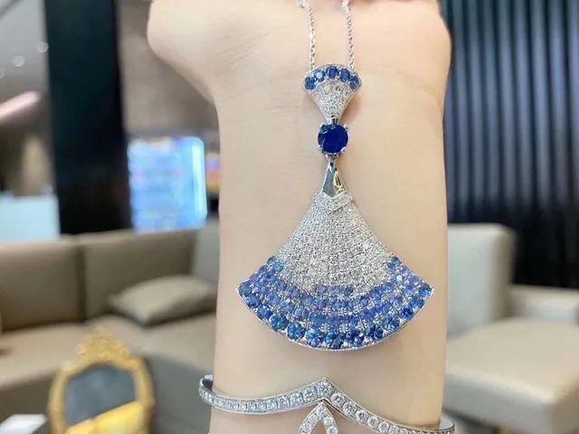 Fan-Shaped Gradient Blue Sapphire and Pavé Diamond Pendant Necklace 5