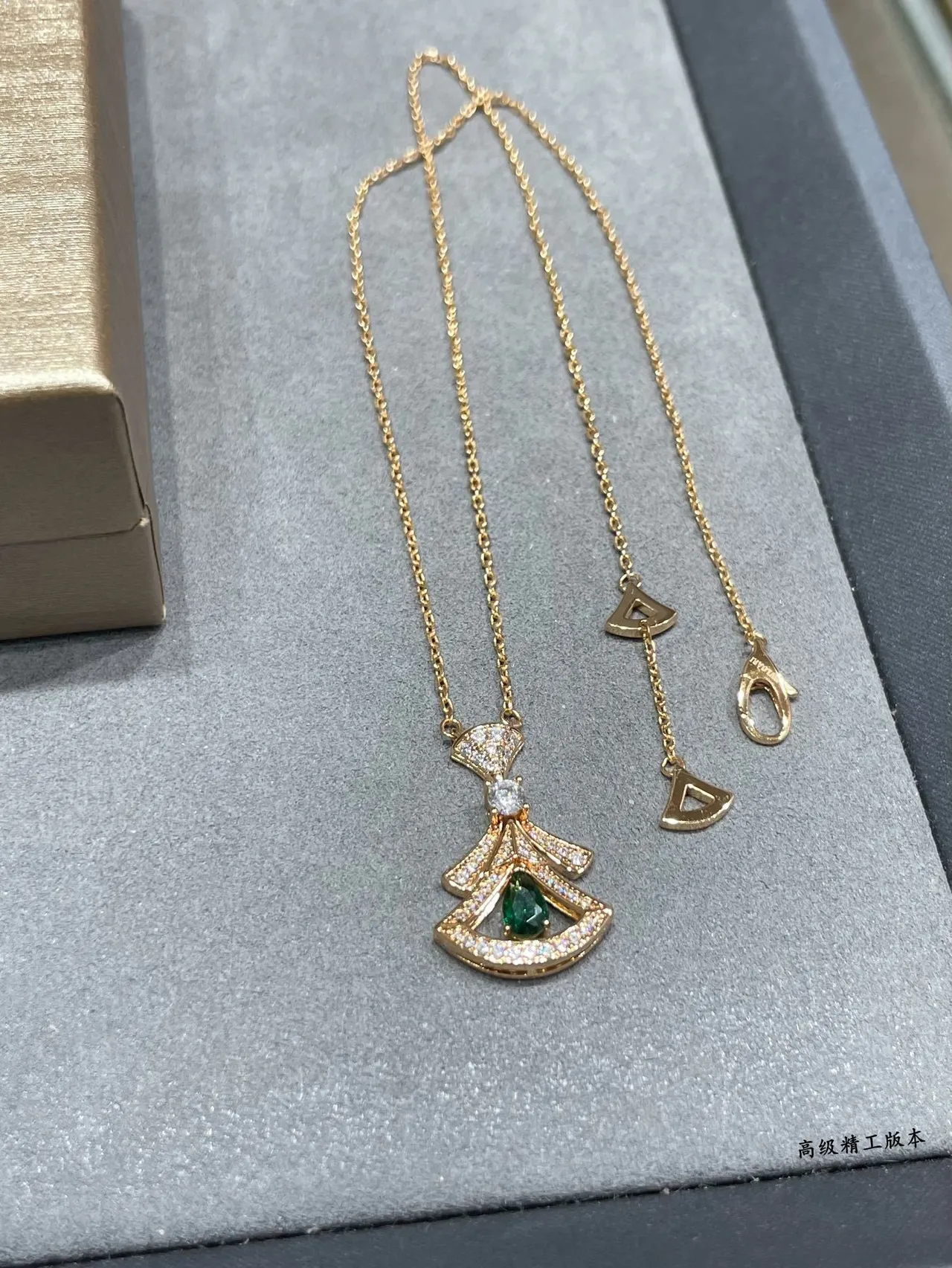 Fan-Shaped Pavé Diamond and Green Gemstone Pendant Necklace 8