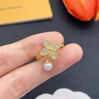 花朵镶钻垂坠珍珠金色戒指