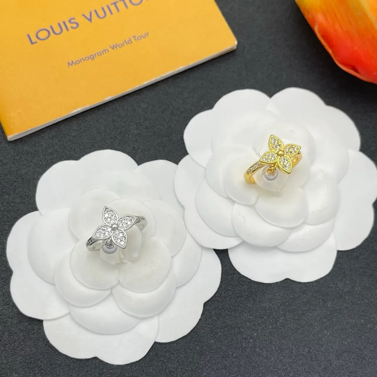 Anel floral pavé pérola pendente dourado 2