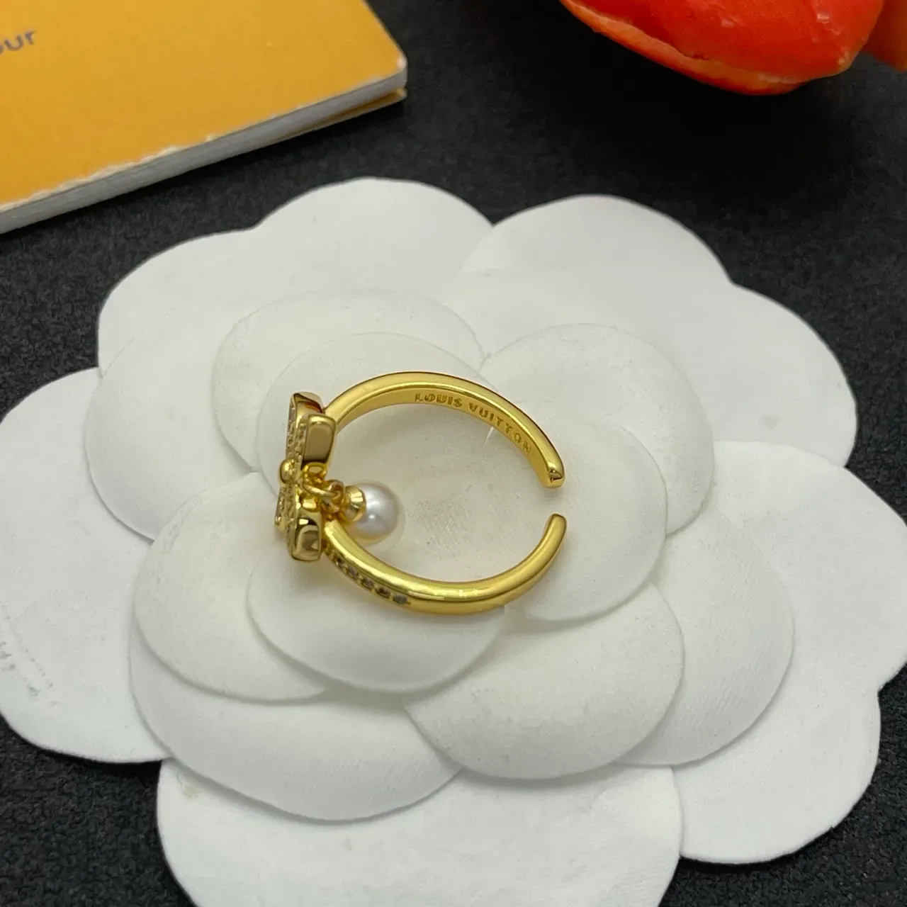 Anel floral pavé pérola pendente dourado 3