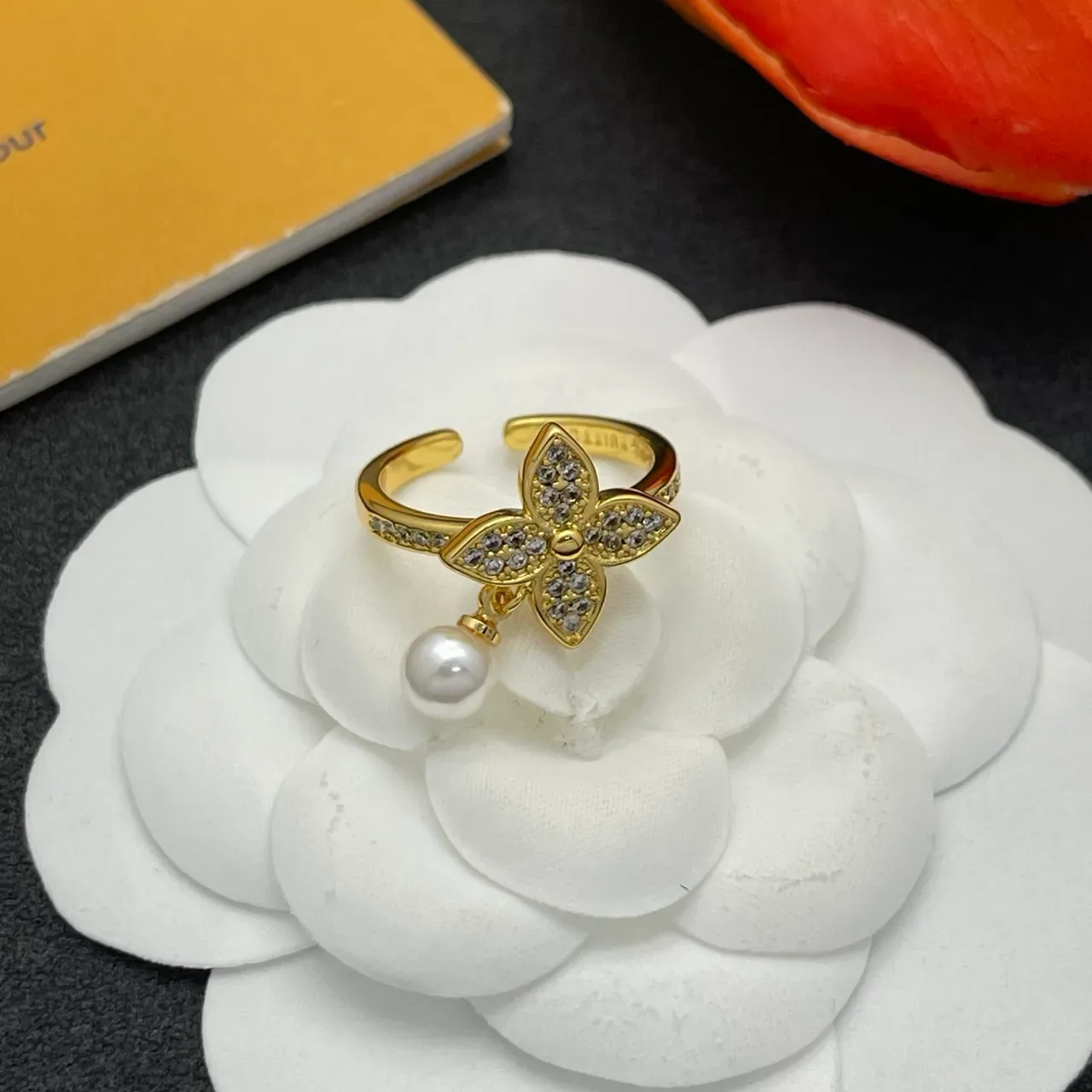 Anel floral pavé pérola pendente dourado 5