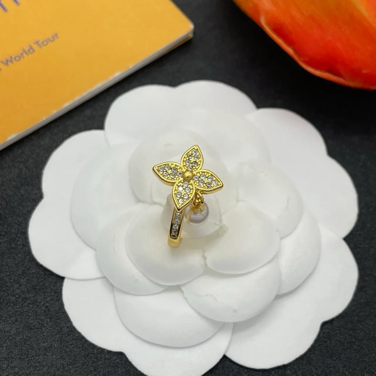 Anel floral pavé pérola pendente dourado 6