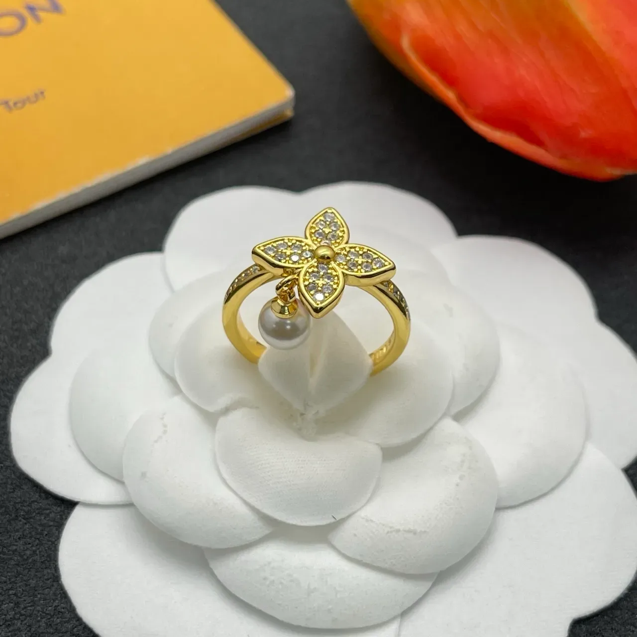 Anel floral pavé pérola pendente dourado 7