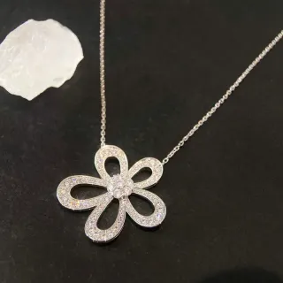 Flower-Shaped Pavé Stone Pendant Necklace