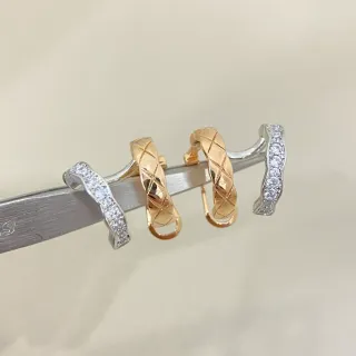 أقراط هجي هوب ذهبية وفضية مقصوصة بأسلوب pavé