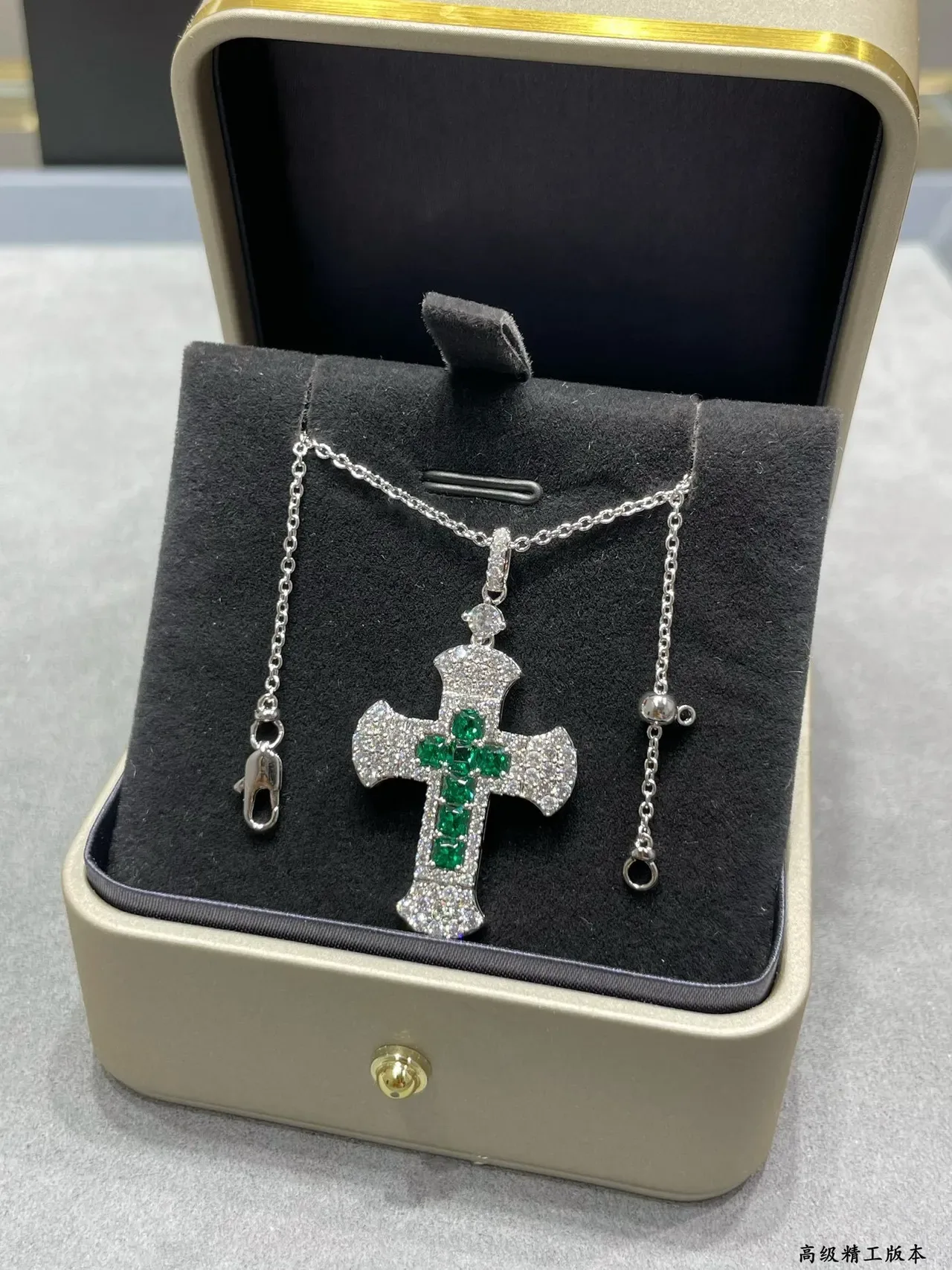 Collier pendentif en croix doré vert pavé-set piedras transparentes 2