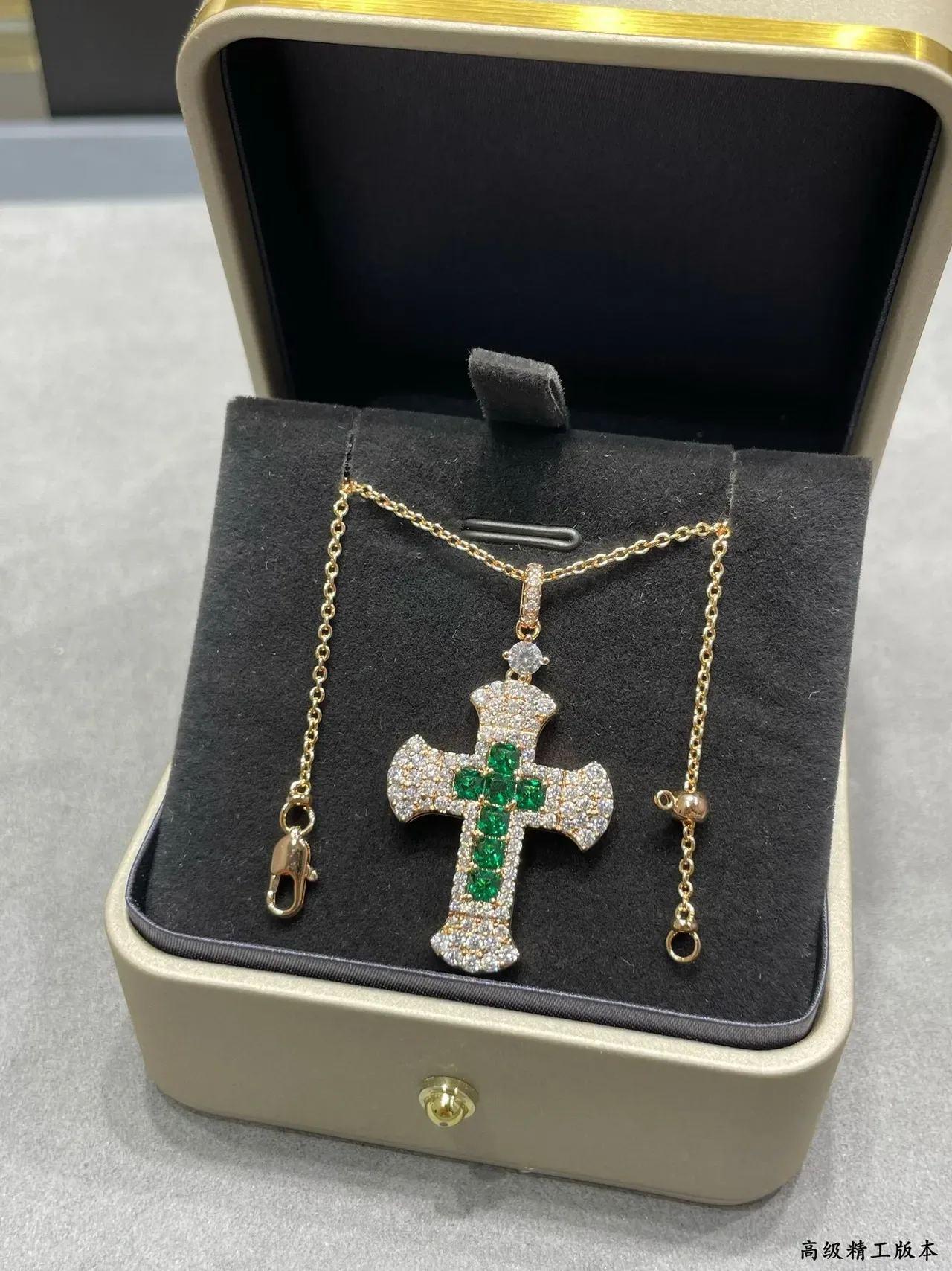 Collier pendentif en croix doré vert pavé-set piedras transparentes 4