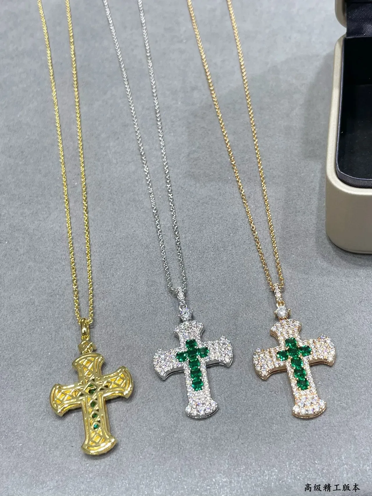 Collier pendentif en croix doré vert pavé-set piedras transparentes 6