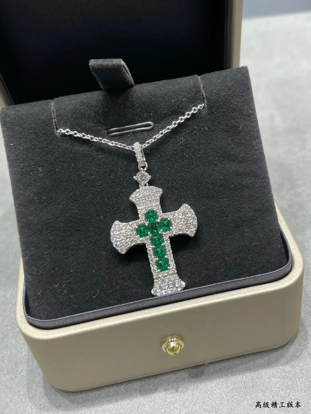 Collier pendentif en croix doré vert pavé-set piedras transparentes 7