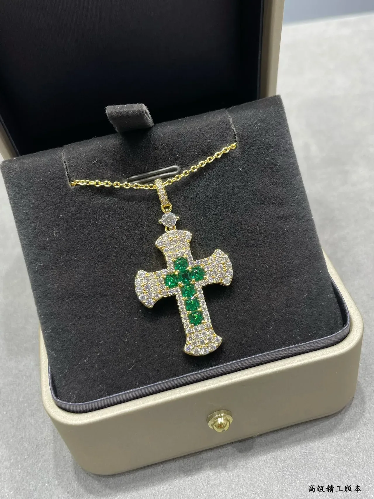 Collier pendentif en croix doré vert pavé-set piedras transparentes 8