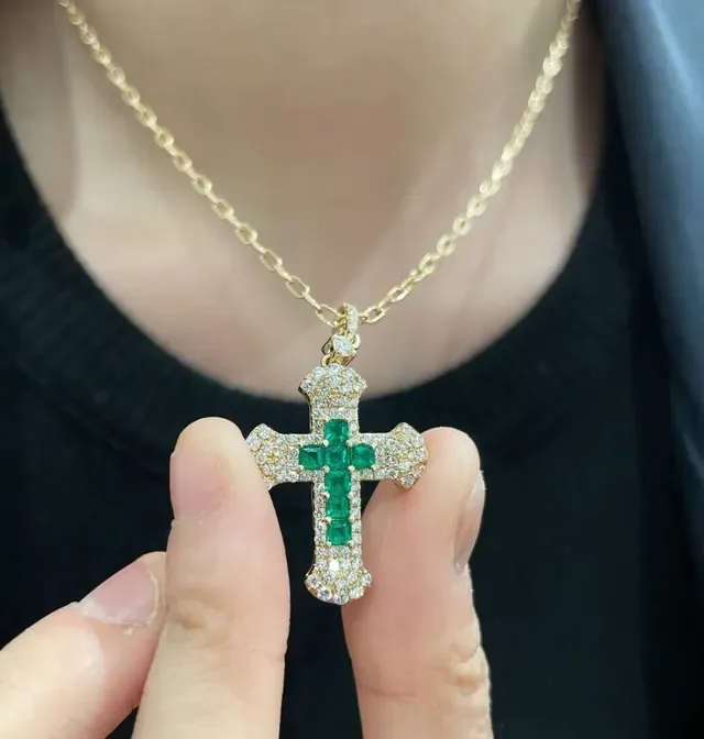 Collier pendentif en croix doré vert pavé-set piedras transparentes 9