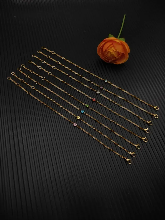 Pulsera de cadena de eslabones trenzados de oro rosa con un solo corte cuadrado de gema 4