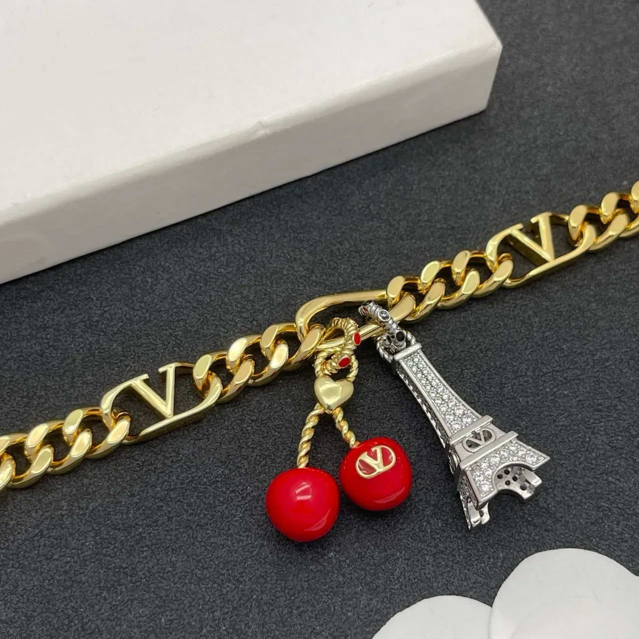 Gold Red Curb Chain V-Logo Link Motif Bracelet 7