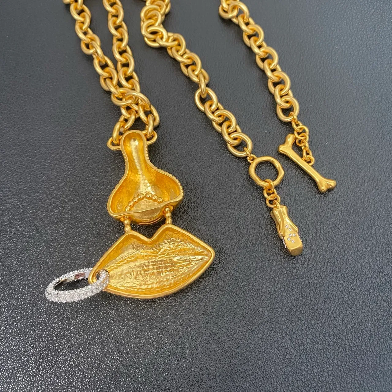 Chaîne Curb-Link en or et argent pendentif sculpté nervuré collier 2