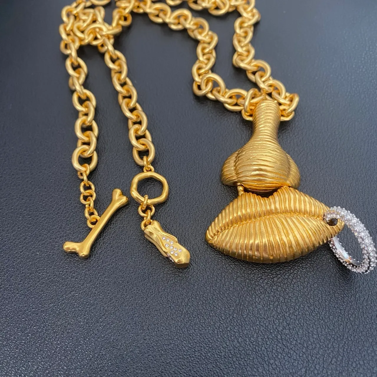 Chaîne Curb-Link en or et argent pendentif sculpté nervuré collier 3