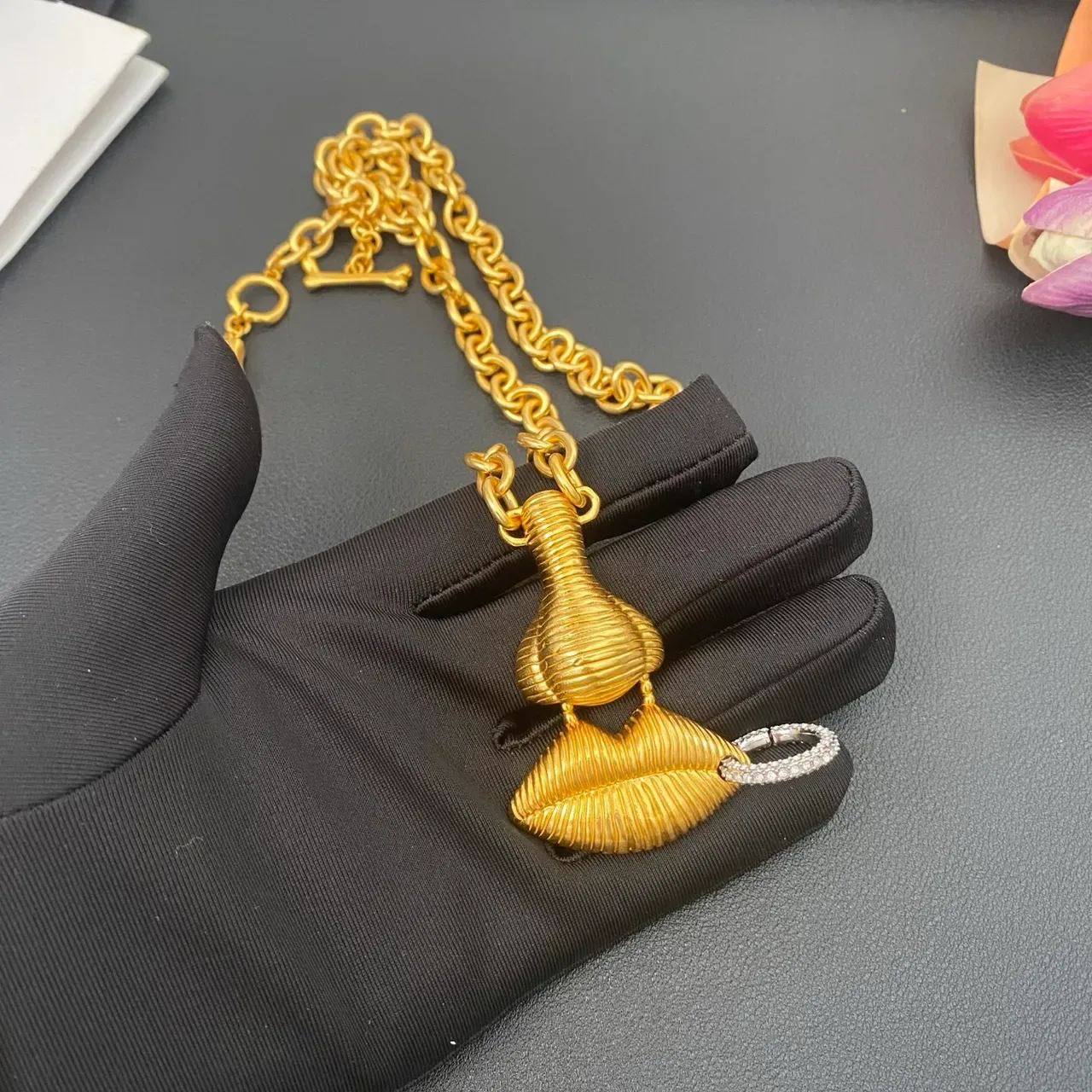 Chaîne Curb-Link en or et argent pendentif sculpté nervuré collier 4