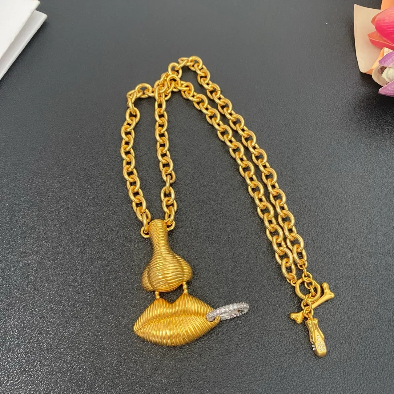 Chaîne Curb-Link en or et argent pendentif sculpté nervuré collier 7