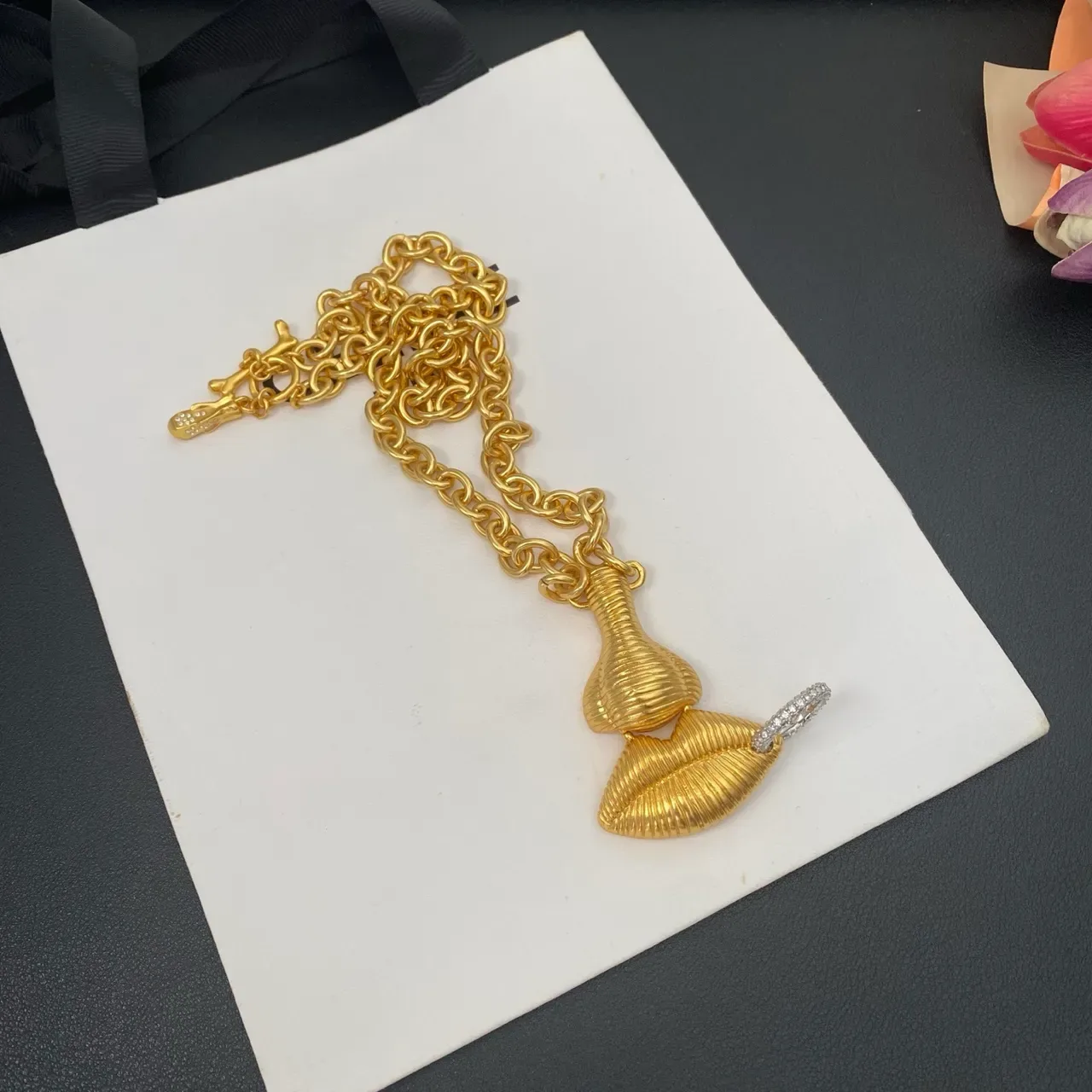 Chaîne Curb-Link en or et argent pendentif sculpté nervuré collier 8