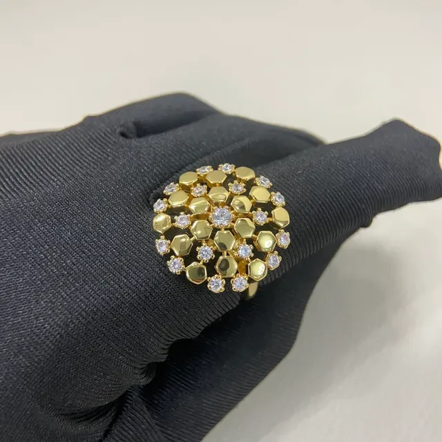 Broche or argent motif géométrique nid d'abeille cristal pavé 3