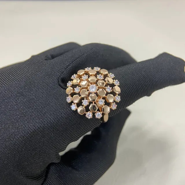 Broche or argent motif géométrique nid d'abeille cristal pavé 5