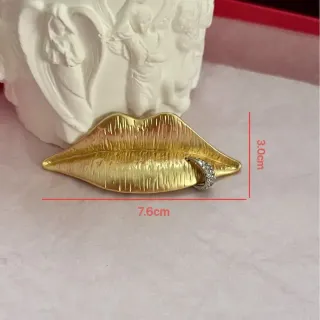 Gold Silver Lip-Shaped Textured Surface Brooch — catalogue photo via WWTop Yupoo
