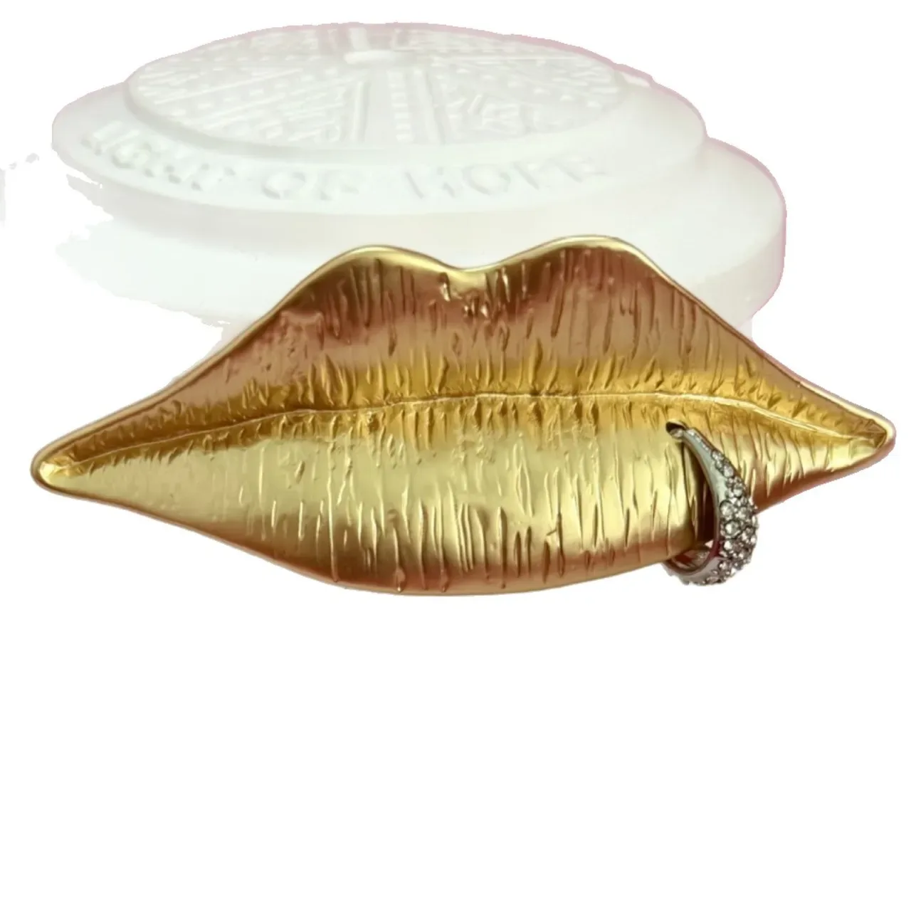 Gold Silver Lip-Shaped Textured Surface Brooch 3