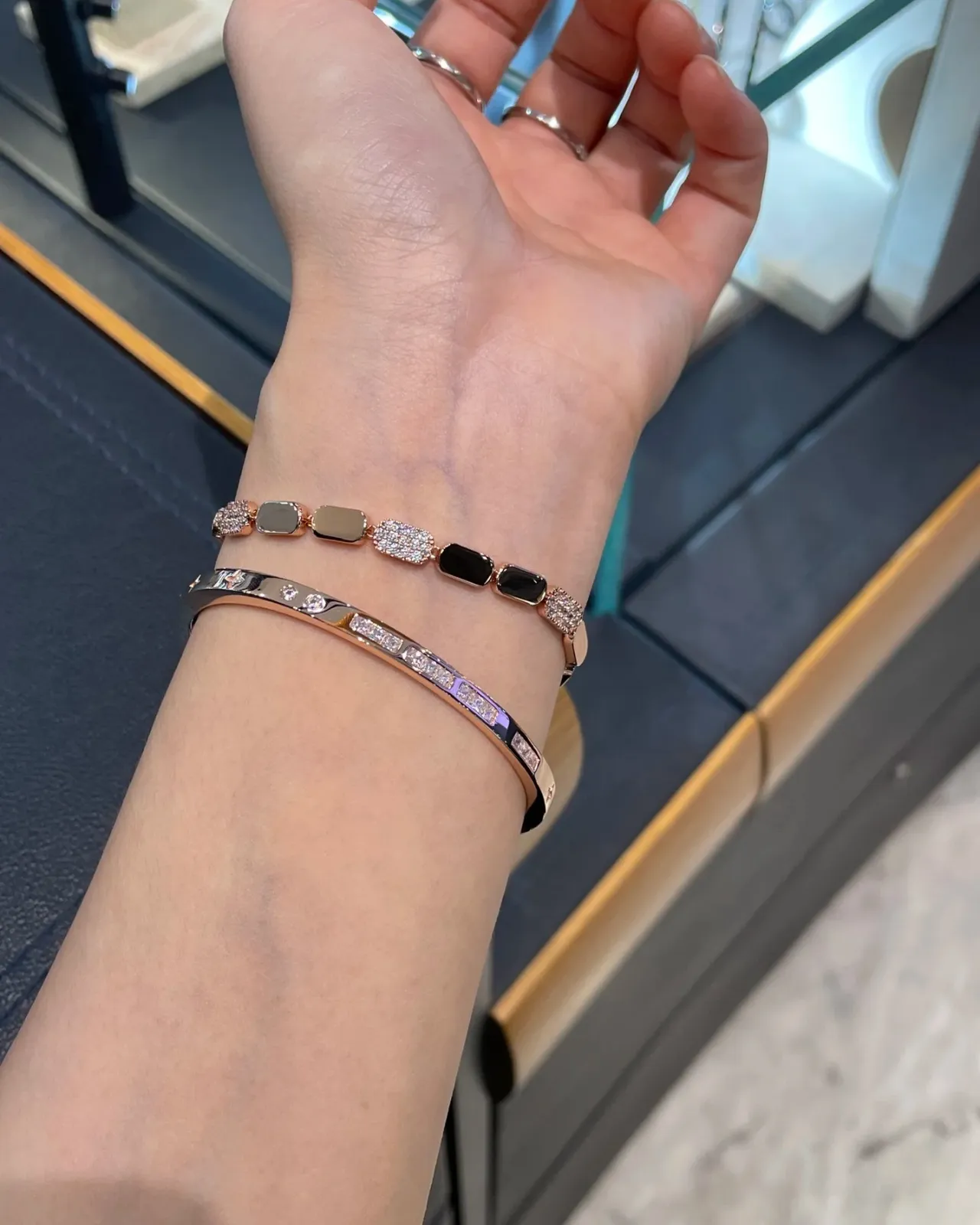 Gold-Tone Alternating Pavé and Smooth Link Bracelet 3