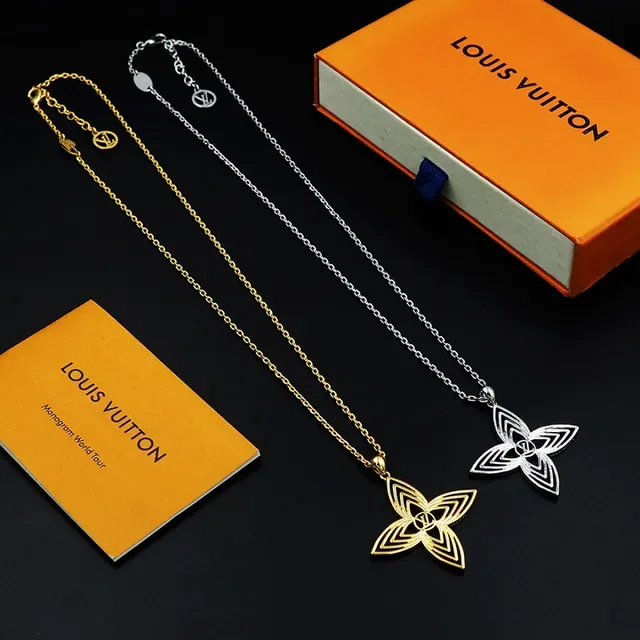 Gold-Tone Geometric Quatrefoil Openwork Pendant Necklace 4