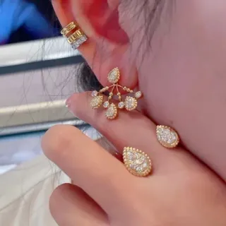 Brincos Dourados com Cristal Pavê Gota de Lágima e Chandelier e Brincos