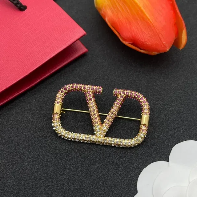 Broche doré rose et cristal clair pavé V-motif 6