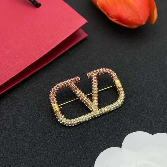 Broche doré rose et cristal clair pavé V-motif 8