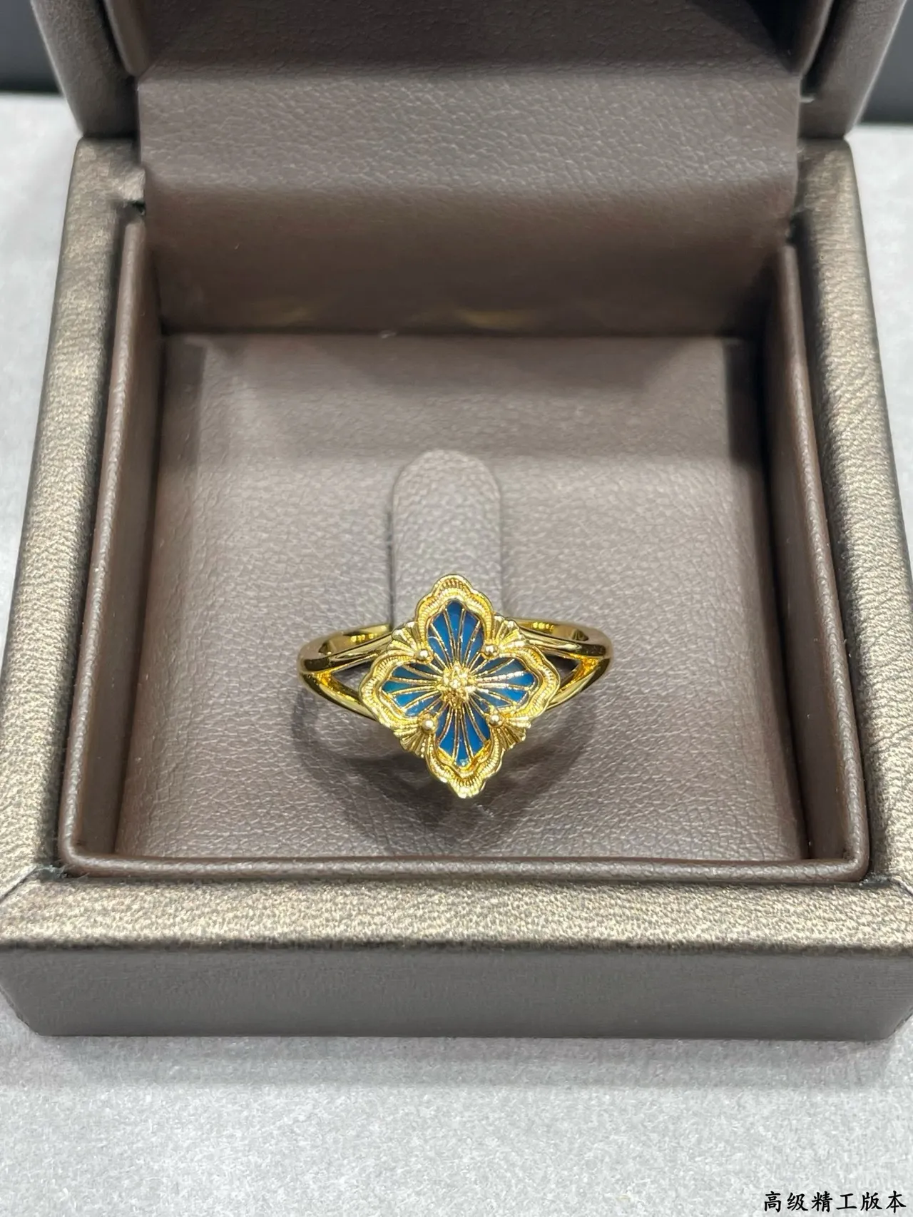 Bague en émail floral à quatre feuillets avec finition dorée 6