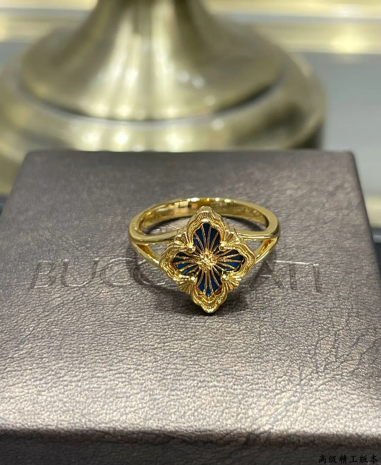 Bague en émail floral à quatre feuillets avec finition dorée 8
