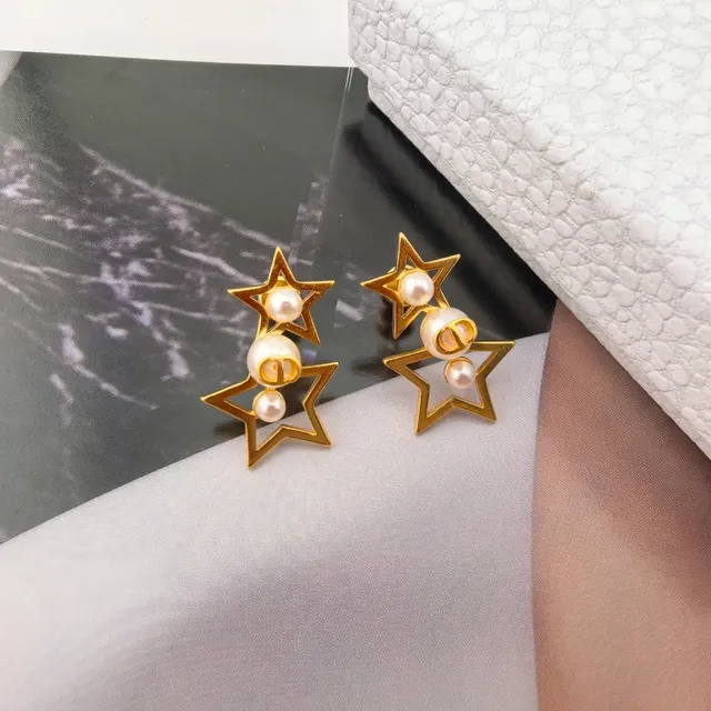 Boucles d'oreilles perles contour étoile ton doré 6