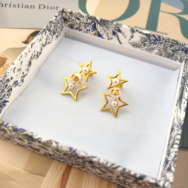 Boucles d'oreilles perles contour étoile ton doré 7