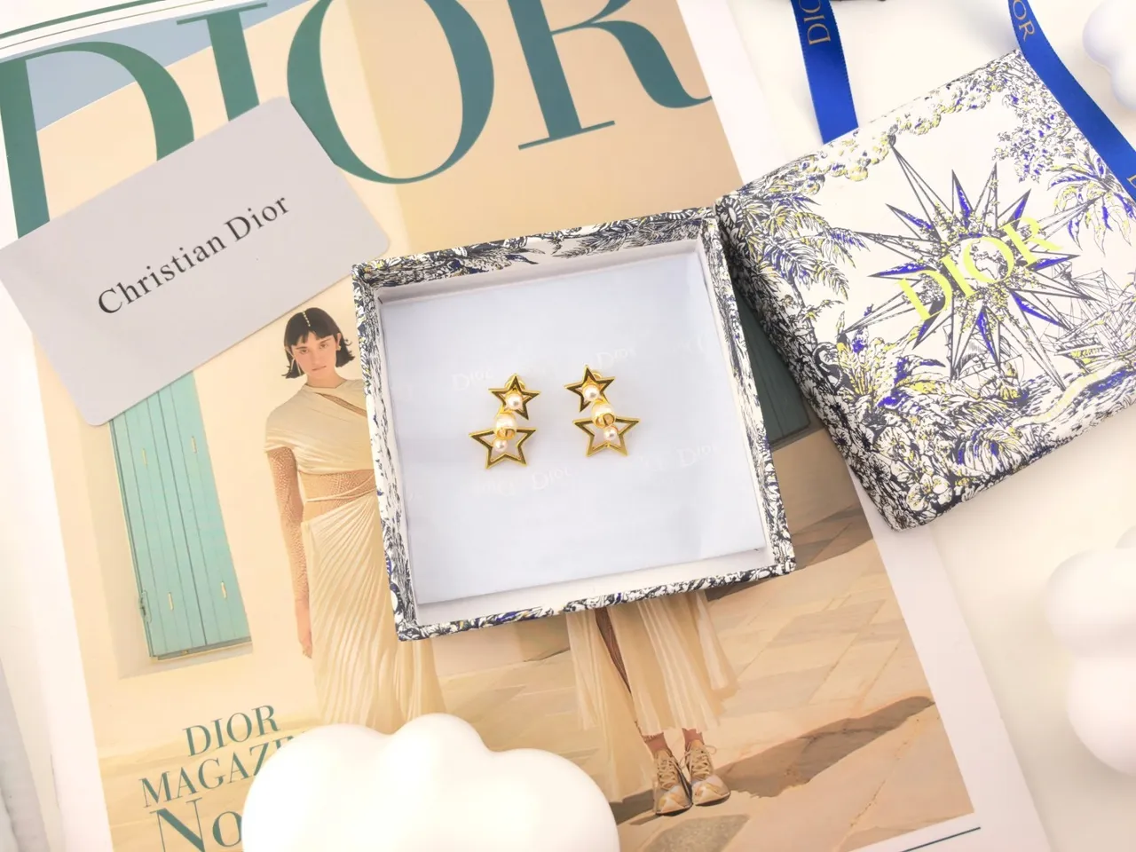 Boucles d'oreilles perles contour étoile ton doré 9
