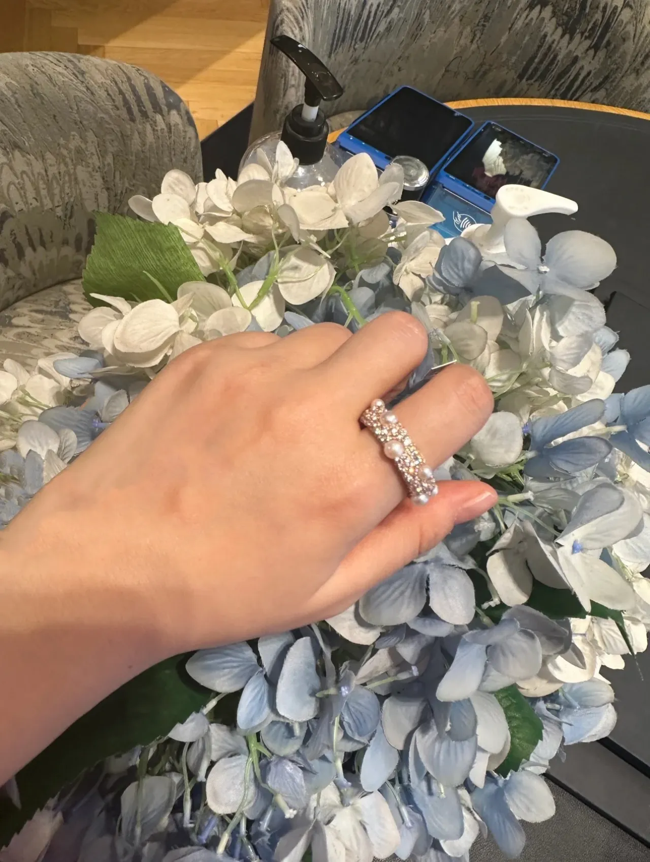 Gold White Pearl-Embellished Pavé-Set Ring 3